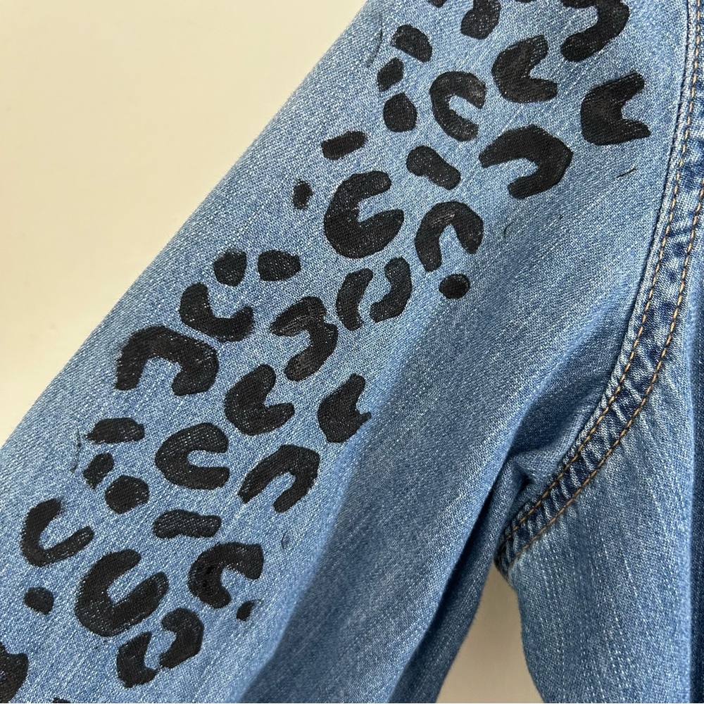 Universal Thread Hand Painted Leopard Button Up D… - image 6